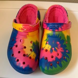 Fuzzy tie dye crocs womens size 9. Worn once